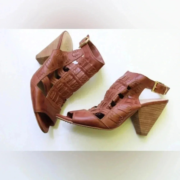 Vince Camuto sandals - Picture 10 of 10